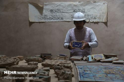 مرمت كاشی كاری مسجد جامع هرات به دست هنرمندان افغانستانی