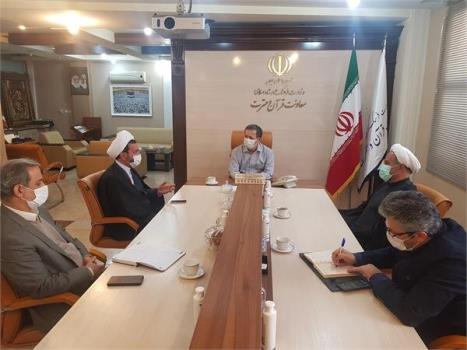 زبان نافذ قرآن را به گونه ای هنرمندانه برای عموم مردم بازگو نماییم
