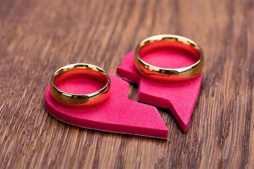 چرا حق طلاق در اختیار مرد است؟ شرایطی که حاکم شرع زن را طلاق می دهد