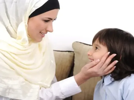 ببینید لزوم مدیریت کلام در حضور خردسالان