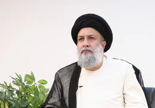 قرآن به تنهایی برای حفظ امت از گمراهی کافی نیست خاندان محور وحدت امت