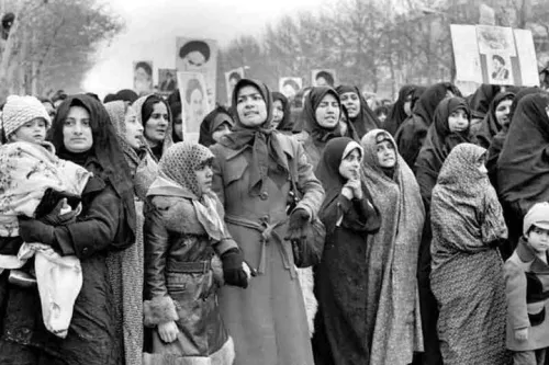 از خانه تا جامعه، تصویر زن در مطبوعات دهه شصت