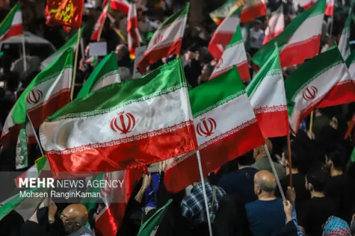 وقتی همه پای کار وطن هستند کدام خوانندگان در میدان خواندند؟