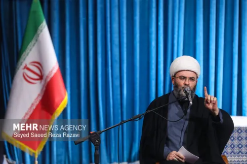 وحدت یعنی هم بستگی آرا و سلایق متفاوت حول محور امام