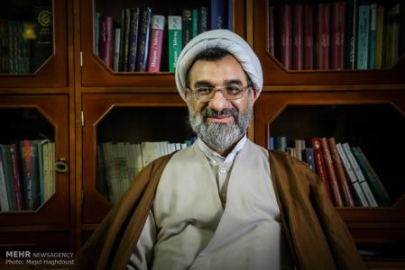 علمای حوزه هرگونه نواخباری گری را نقد عالمانه كنند