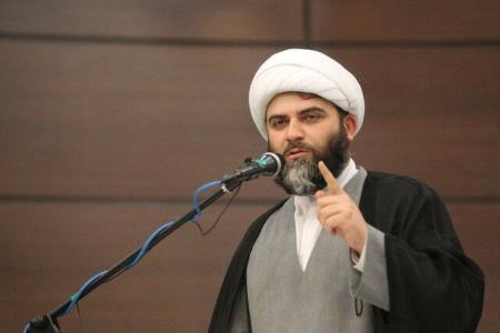 حجت الاسلام قمی: فضای مجازی رها شده است