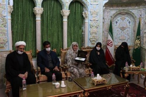 بانوی كلمبیایی در حرم مطهر حضرت معصومه(س) به دین اسلام مشرف شد
